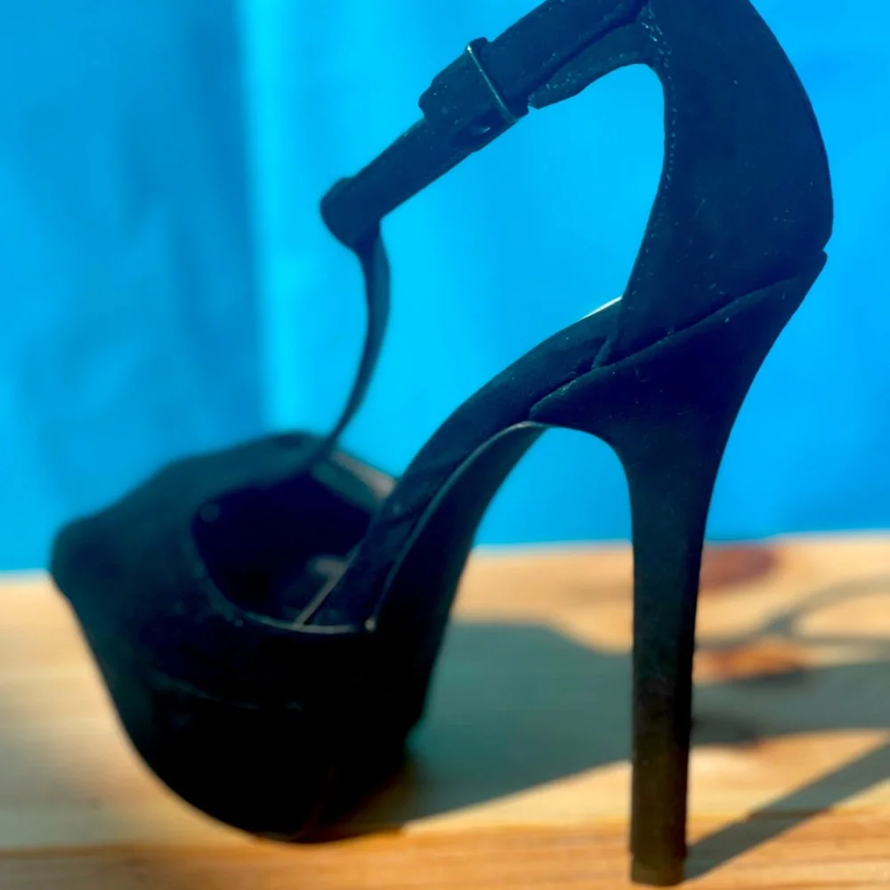 Platforms black size 6 by Carlos
